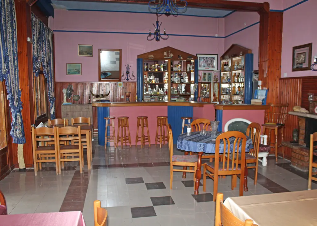 Business Of 130 M² In Olympic Coast
