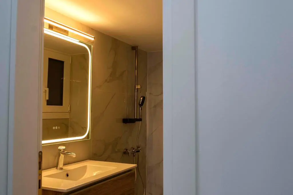 Flat Of 53 M² With No Features In Athens