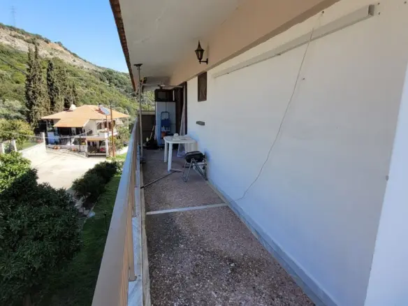 2-bedroom Flat In Agios Georgios, Greece (70 M²)