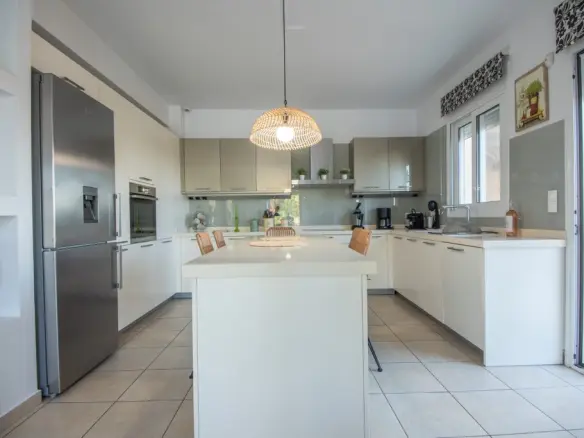 3-bedroom Villa In Neapoli, Greece (250 M²)