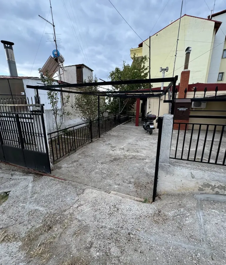 2-bedroom Detached House In Polichni, Greece (75 M²)