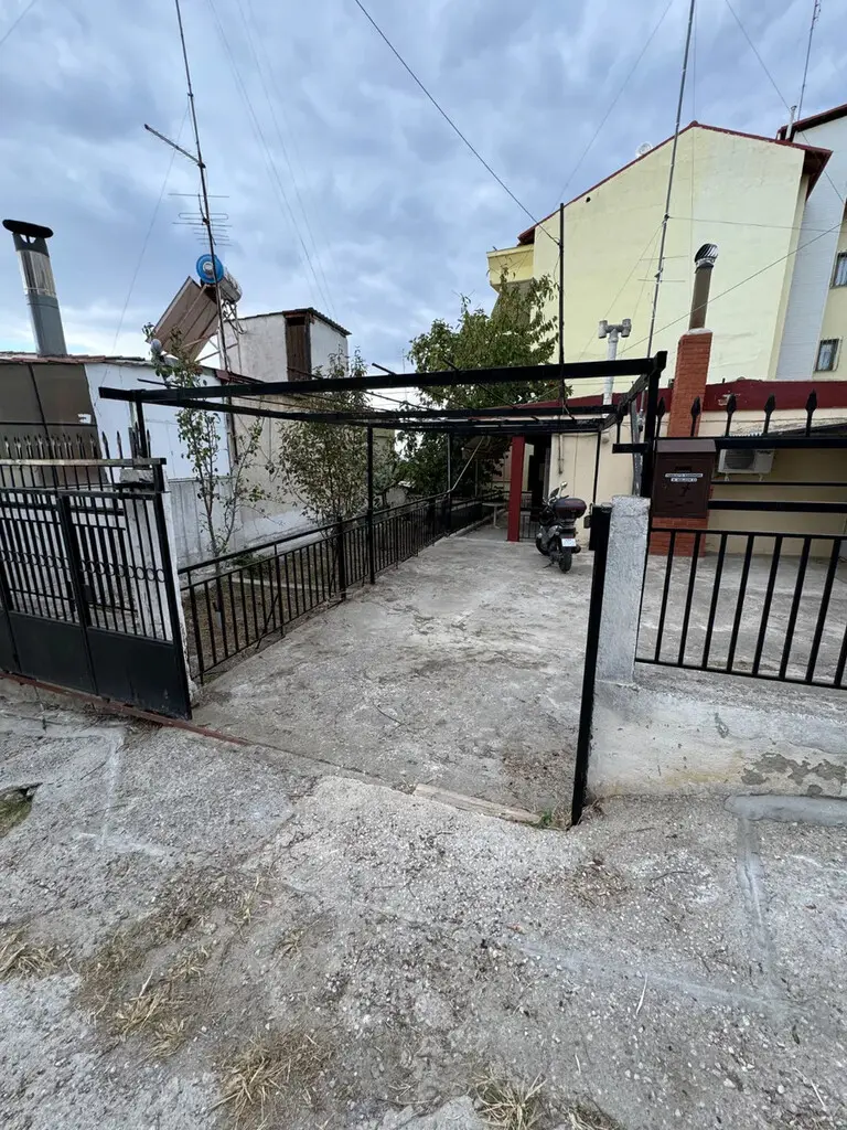 2-bedroom Detached House In Polichni, Greece (75 M²)