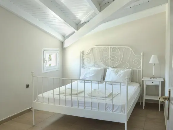 4-bedroom Maisonette In Markopoulo, Greece (220 M²)