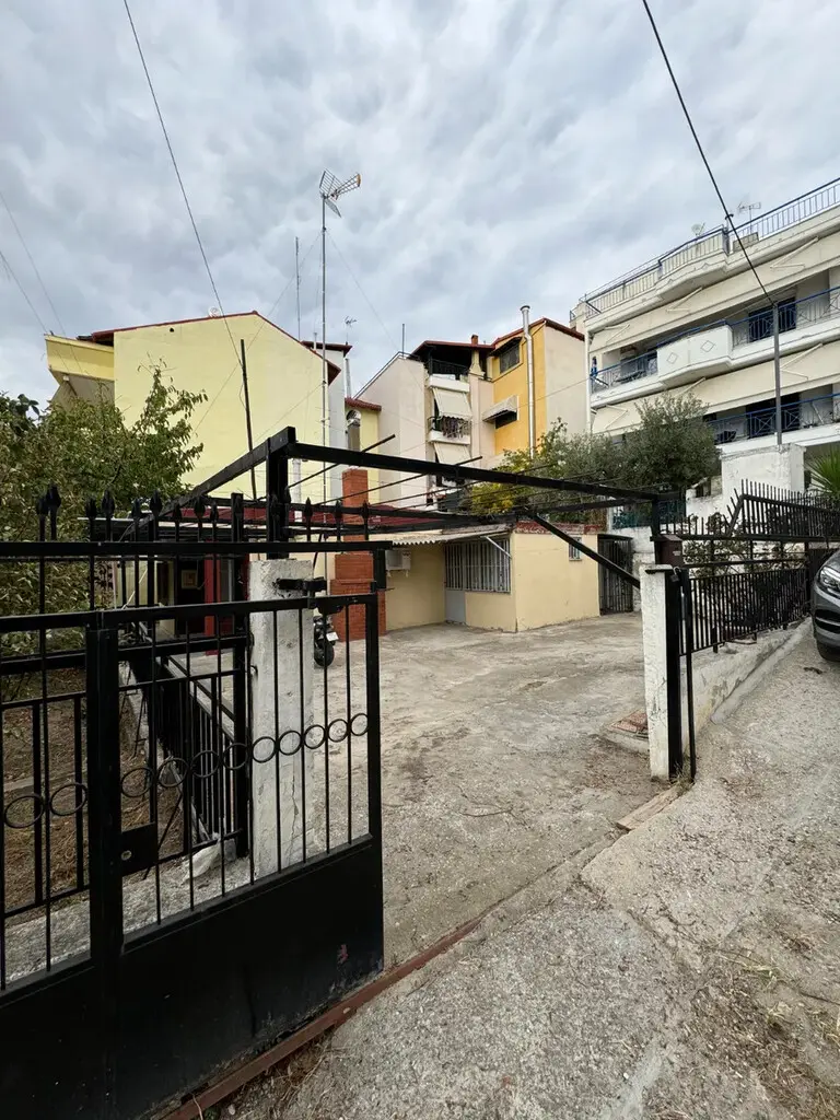 2-bedroom Detached House In Polichni, Greece (75 M²)