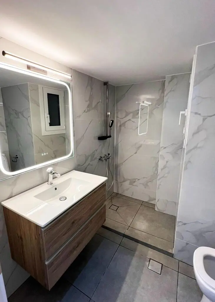 Flat Of 53 M² With No Features In Athens
