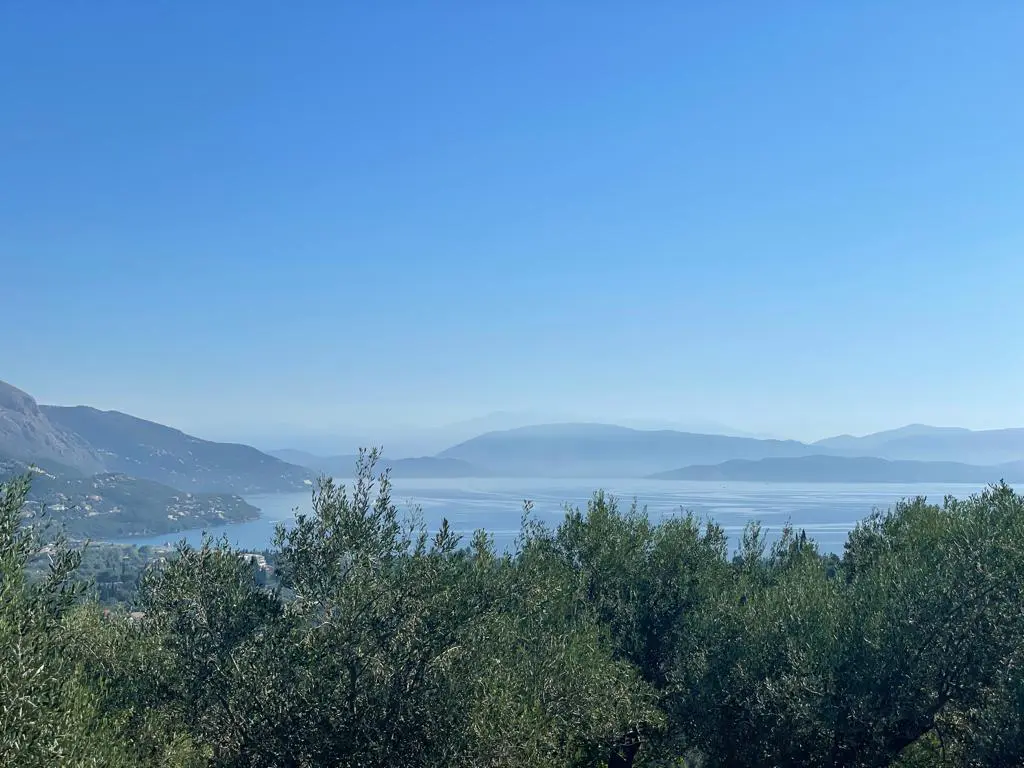 Land Of 2569 M² In Corfu