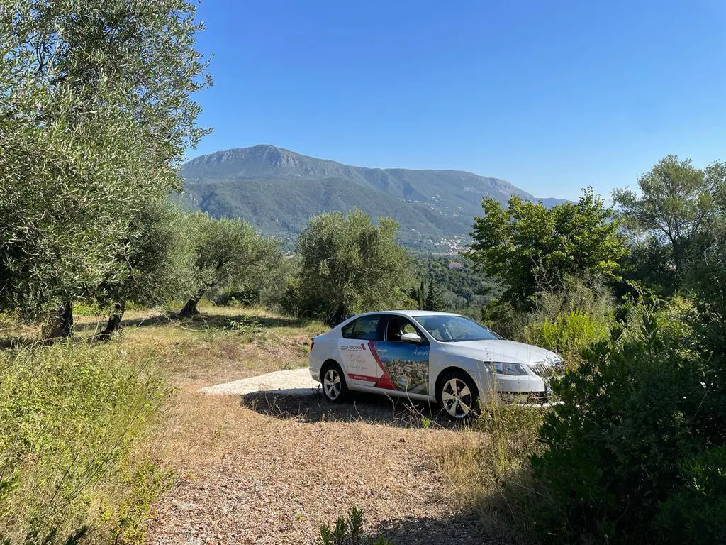 Land Of 2569 M² In Corfu