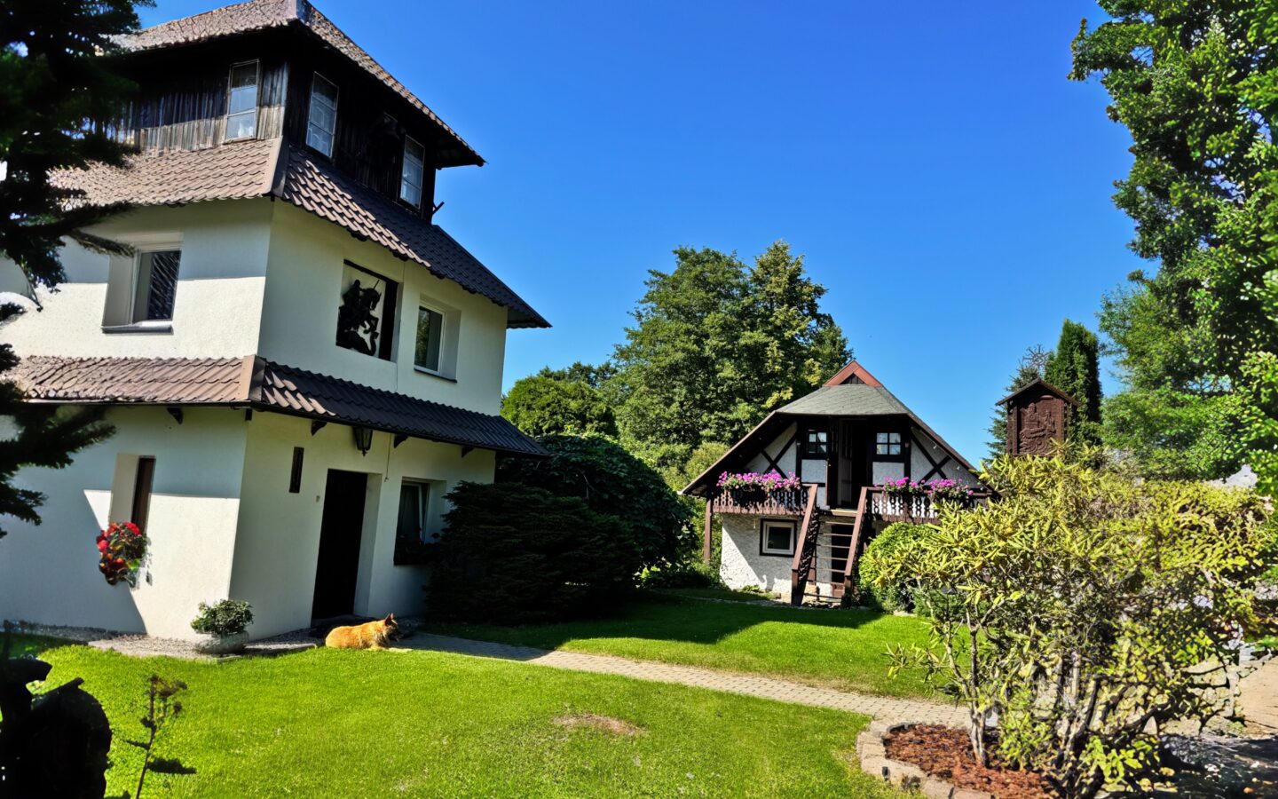 Private Estate Of 5.5 Ha With Two Ponds, Guest Accommodation & Event Facilities