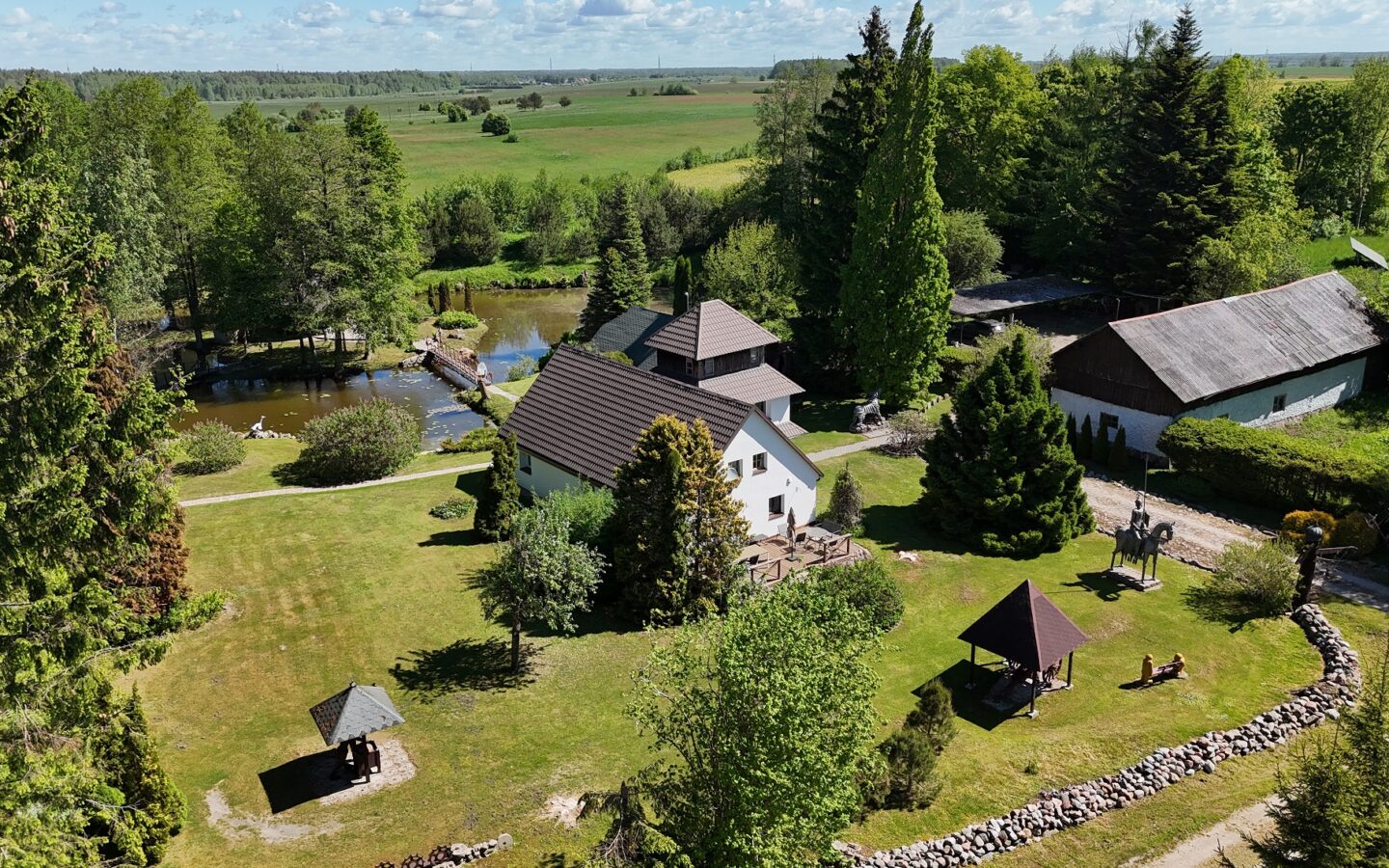 Private Estate Of 5.5 Ha With Two Ponds, Guest Accommodation & Event Facilities