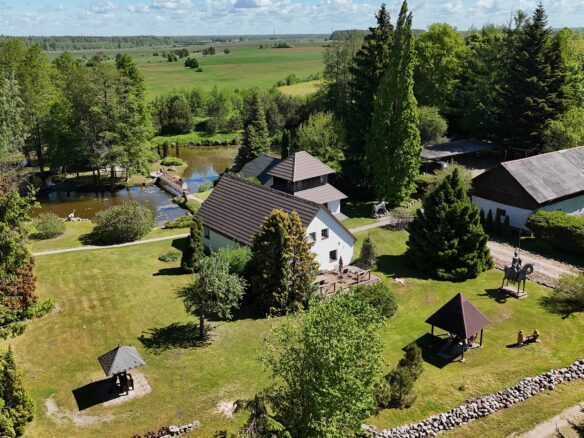 Private Estate Of 5.5 Ha With Two Ponds, Guest Accommodation & Event Facilities