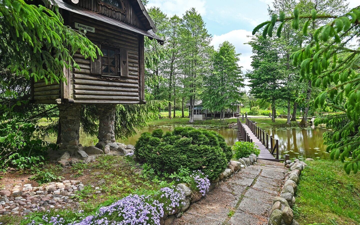Private Estate Of 5.5 Ha With Two Ponds, Guest Accommodation & Event Facilities
