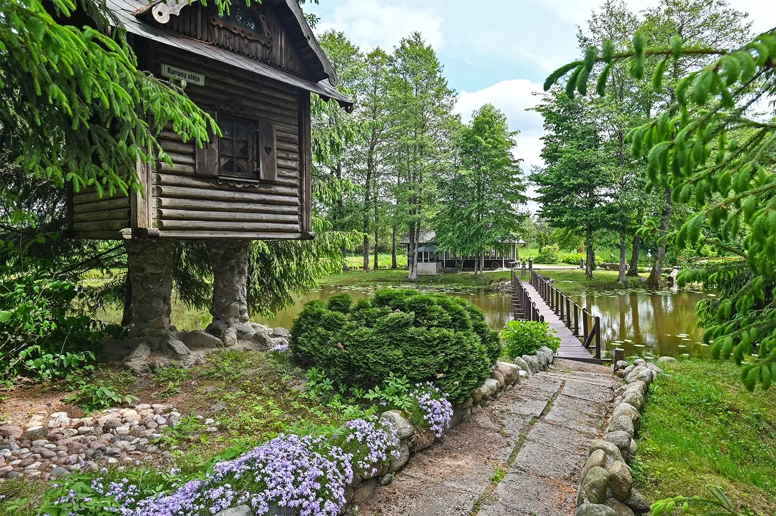 Private Estate Of 5.5 Ha With Two Ponds, Guest Accommodation & Event Facilities