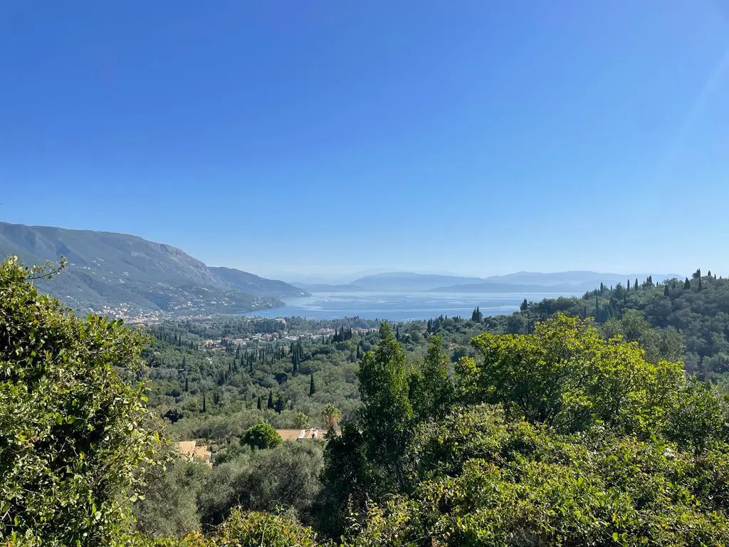 Land Of 2569 M² In Corfu