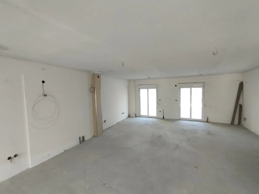 Building Of 3000 M² In The Suburbs Of Thessaloniki