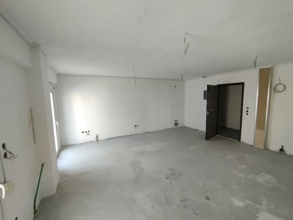 Building Of 3000 M² In The Suburbs Of Thessaloniki