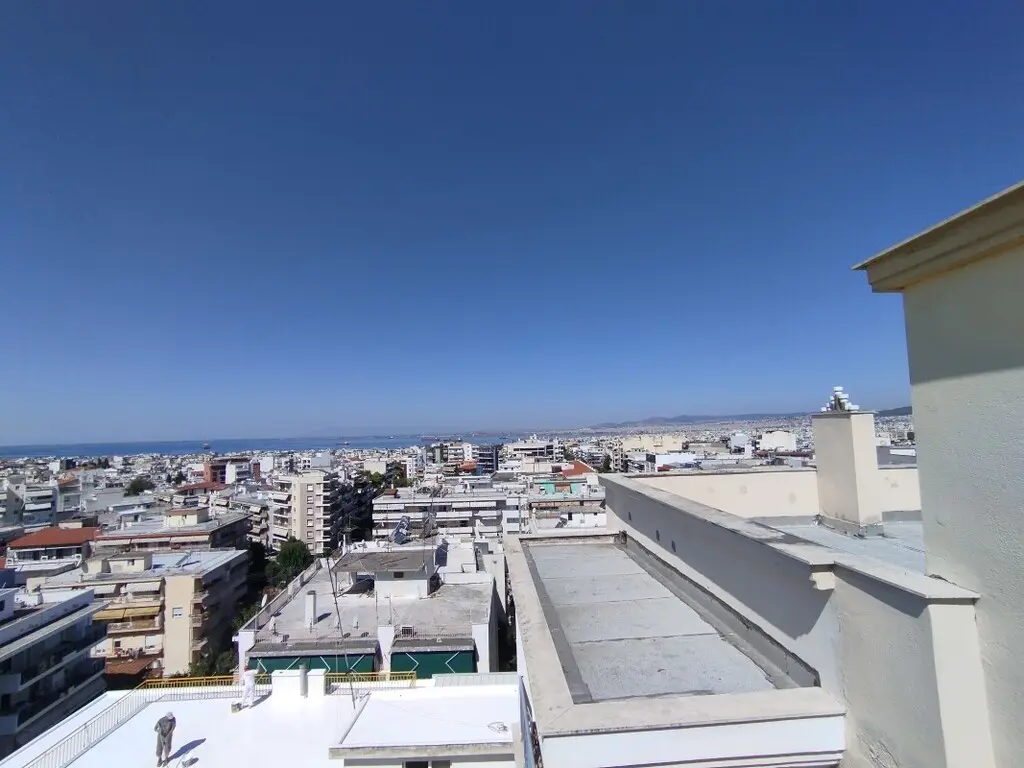 Building Of 3000 M² In The Suburbs Of Thessaloniki