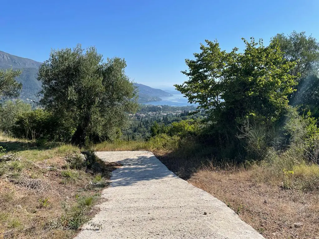 Land Of 2569 M² In Corfu