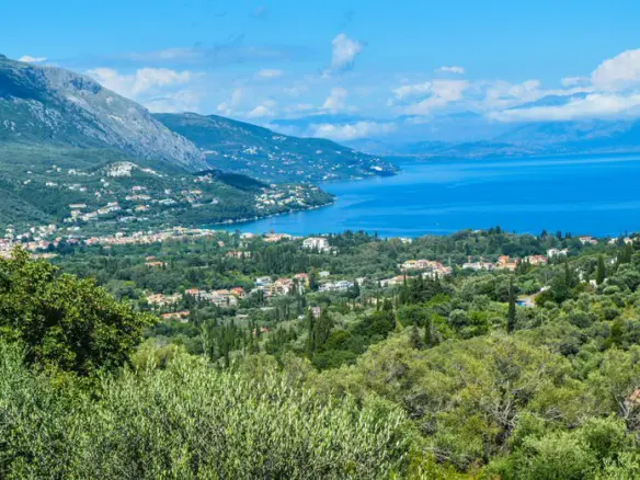 Land Of 2569 M² In Corfu