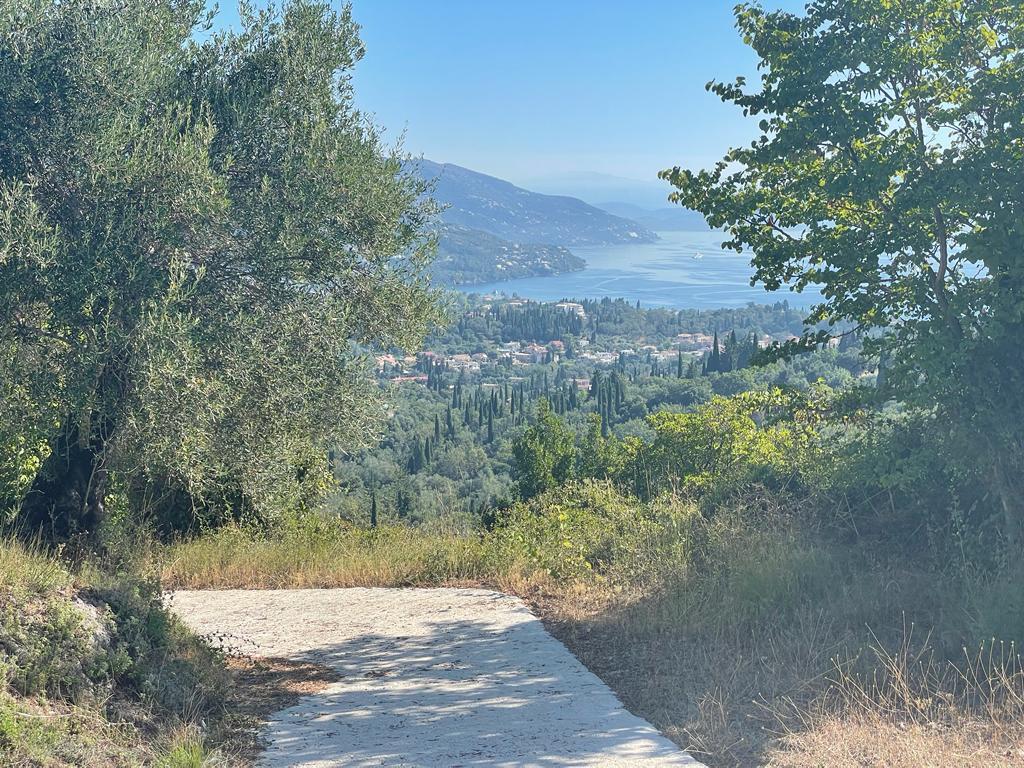 Land Of 2569 M² In Corfu
