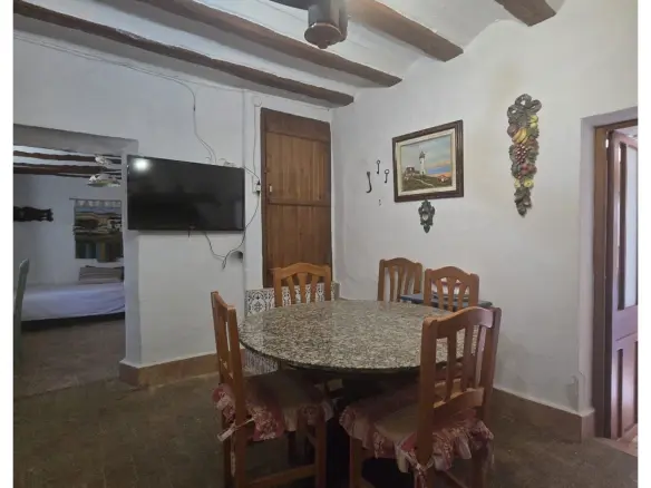 3-bedroom Townhouse In Yecla, Spain (162 M²)