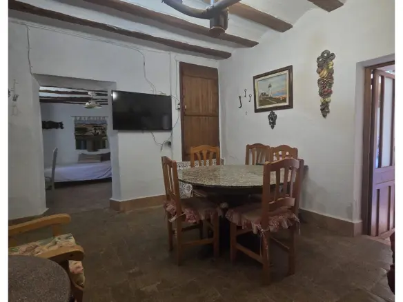 3-bedroom Townhouse In Yecla, Spain (162 M²)