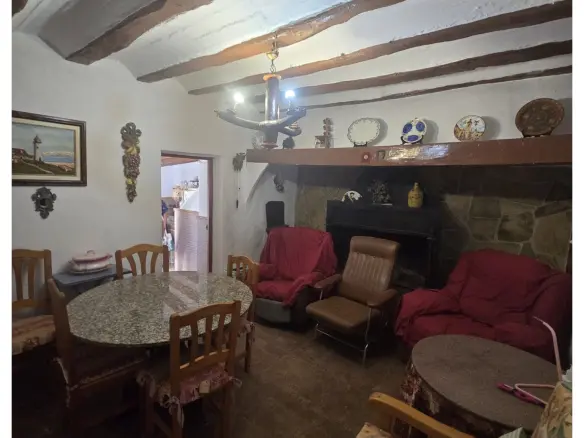 3-bedroom Townhouse In Yecla, Spain (162 M²)
