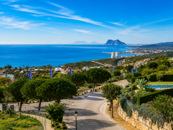 Plot Of 1200 M² With Villa Project And License In Bahía De Las Rocas, Sotogrande