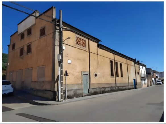Building Of 300 M² With Investment Opportunity In Mirabel