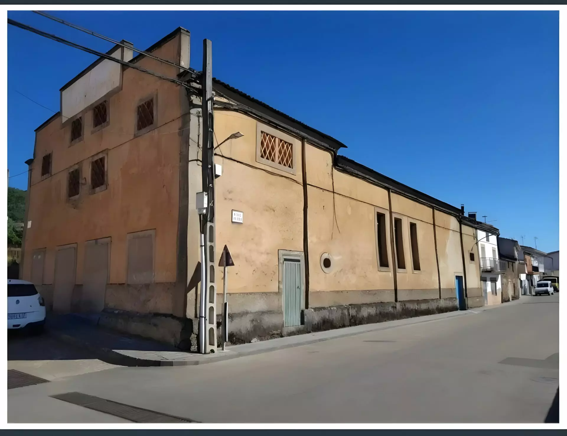 Building Of 300 M² With Investment Opportunity In Mirabel