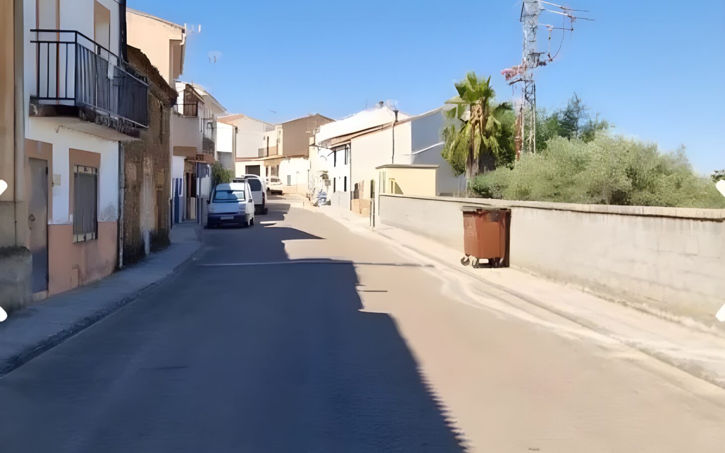 Building Of 300 M² With Investment Opportunity In Mirabel