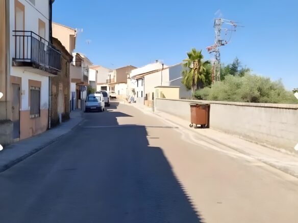 Building Of 300 M² With Investment Opportunity In Mirabel