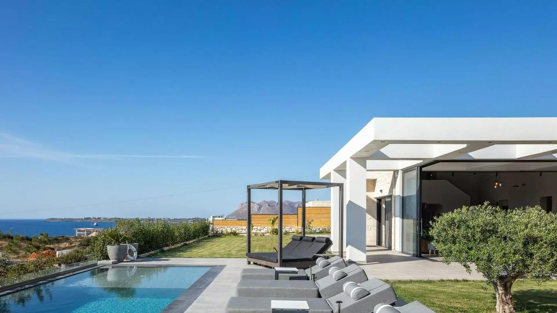 Novel — Contemporary 3-bedroom Villa With Uninterrupted Sea Views
