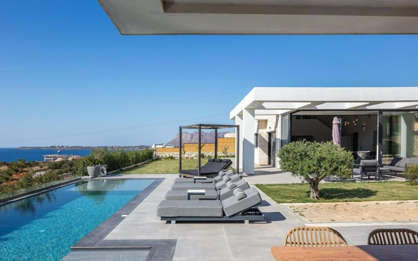 Novel — Contemporary 3-bedroom Villa With Uninterrupted Sea Views