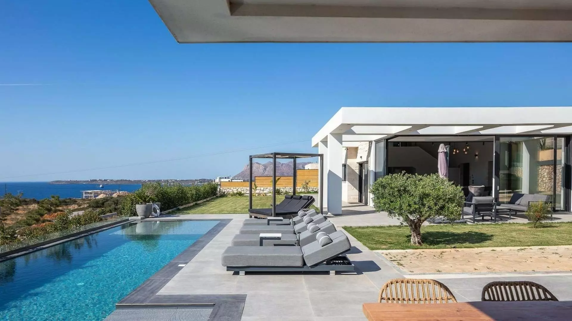 Novel — Contemporary 3-bedroom Villa With Uninterrupted Sea Views