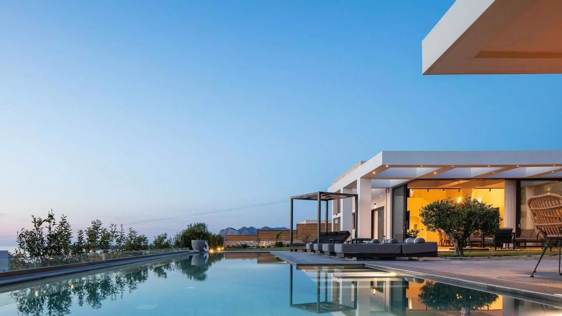 Novel — Contemporary 3-bedroom Villa With Uninterrupted Sea Views