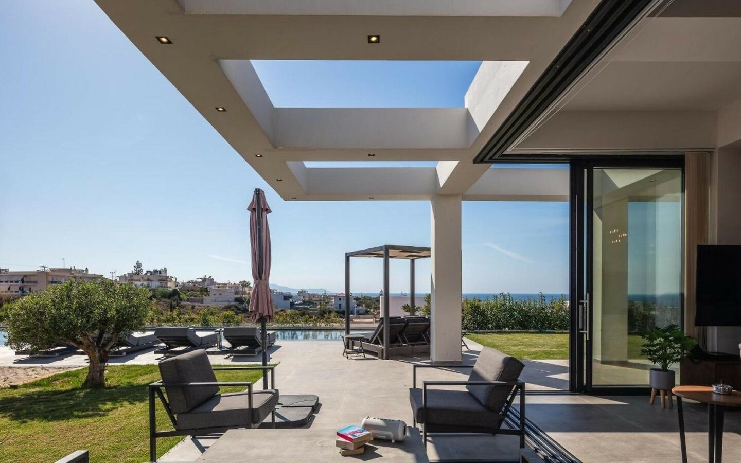 Novel — Contemporary 3-bedroom Villa With Uninterrupted Sea Views