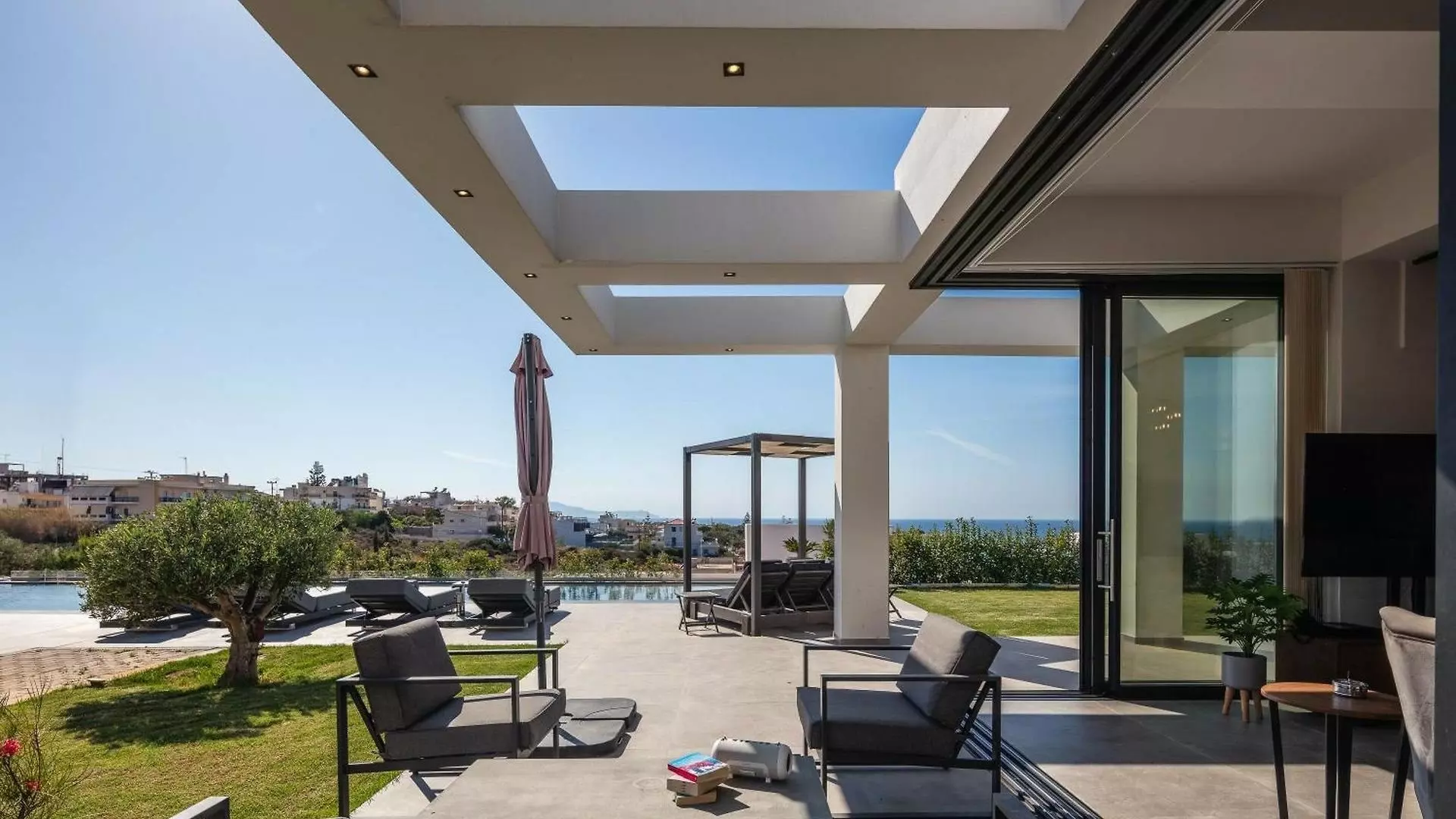 Novel — Contemporary 3-bedroom Villa With Uninterrupted Sea Views