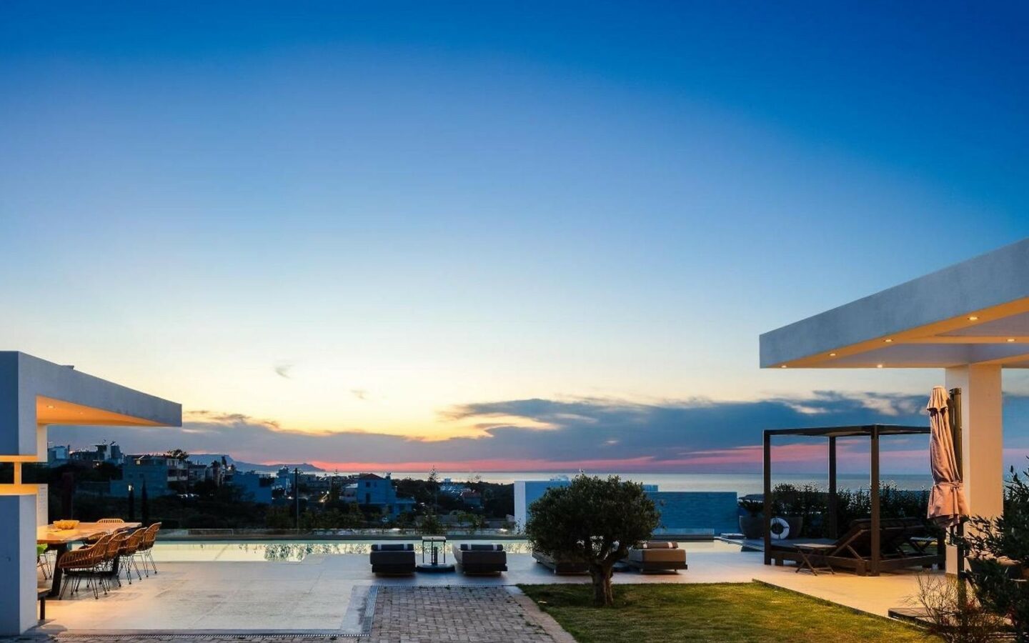 Novel — Contemporary 3-bedroom Villa With Uninterrupted Sea Views