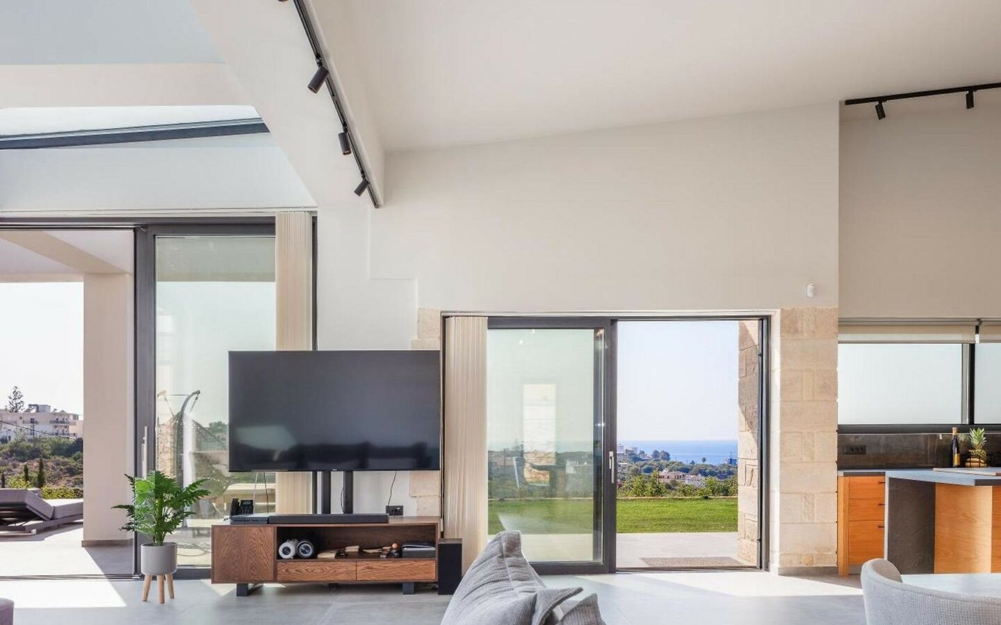 Novel — Contemporary 3-bedroom Villa With Uninterrupted Sea Views