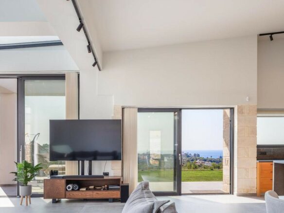Novel — Contemporary 3-bedroom Villa With Uninterrupted Sea Views