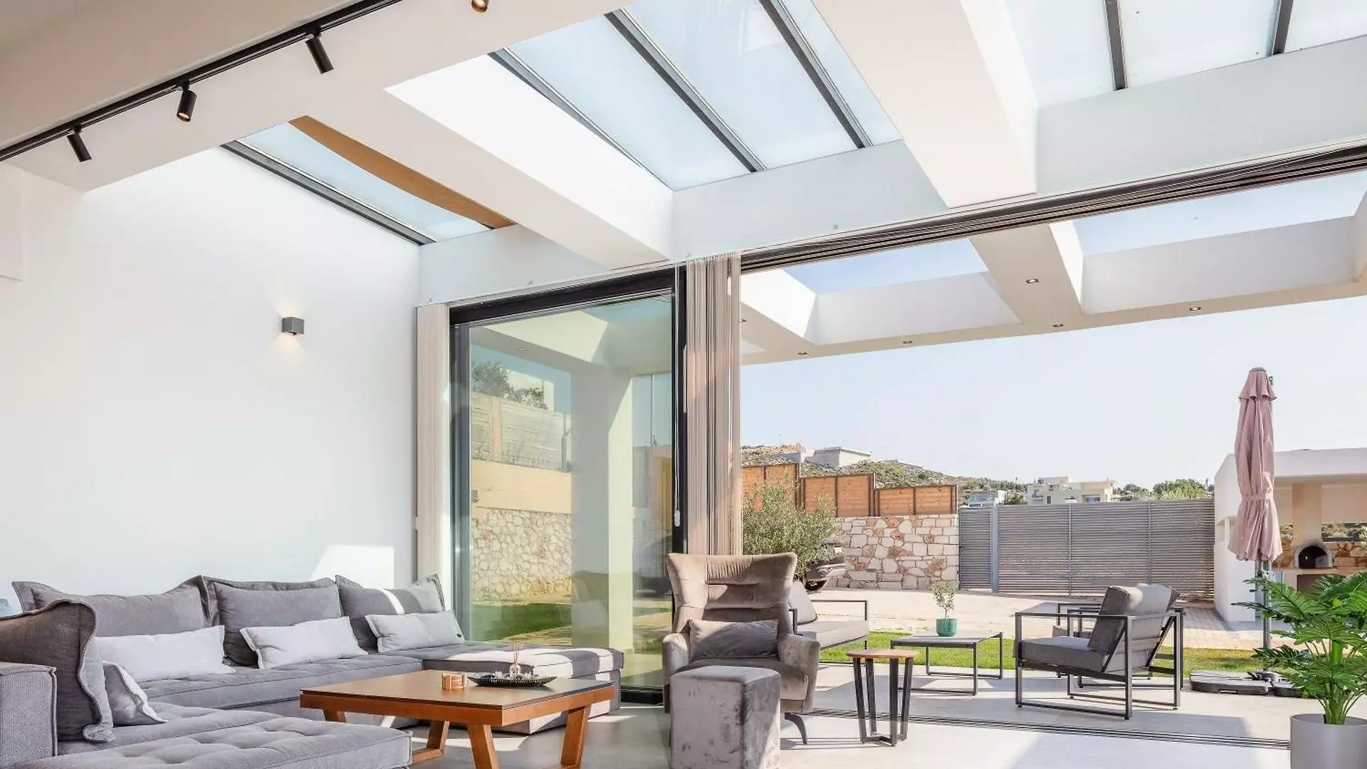 Novel — Contemporary 3-bedroom Villa With Uninterrupted Sea Views