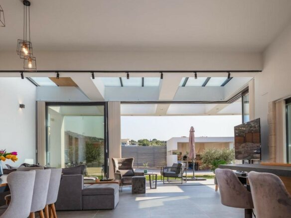 Novel — Contemporary 3-bedroom Villa With Uninterrupted Sea Views