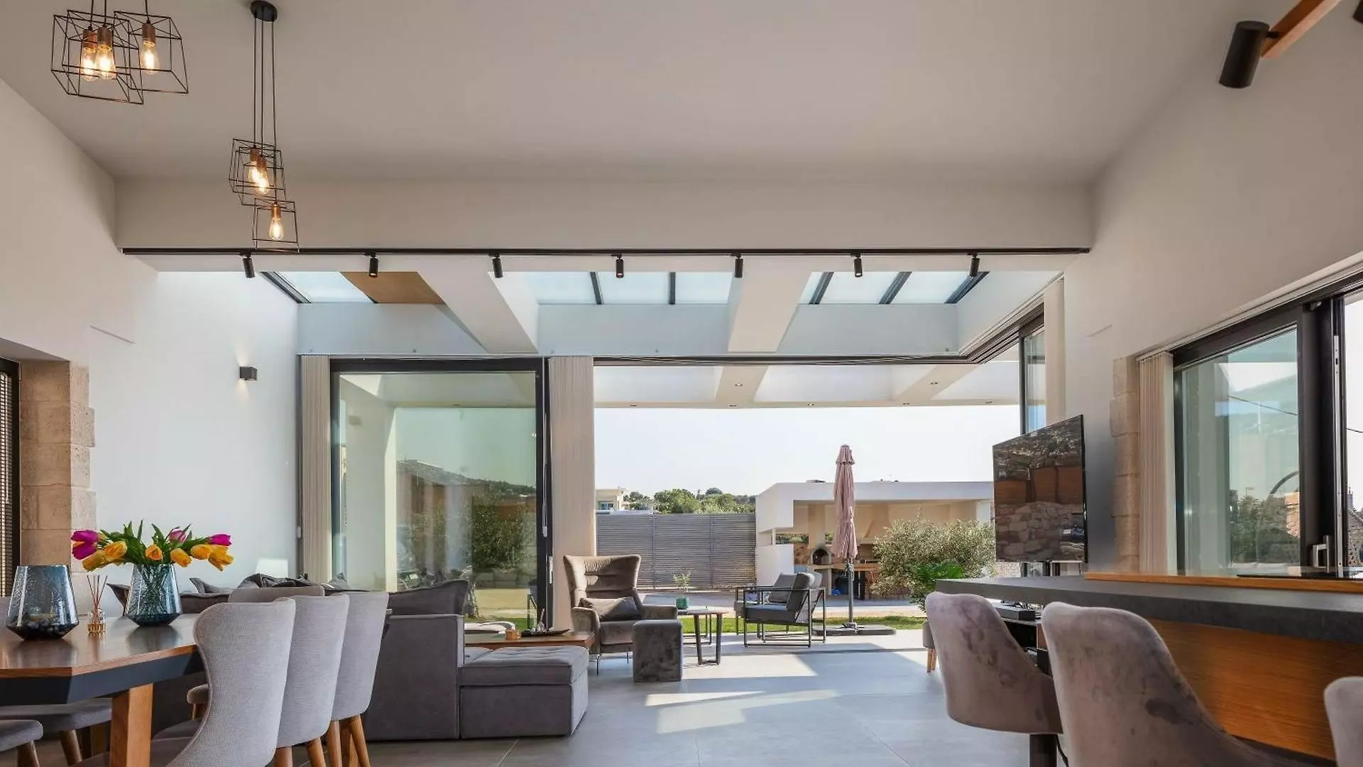 Novel — Contemporary 3-bedroom Villa With Uninterrupted Sea Views