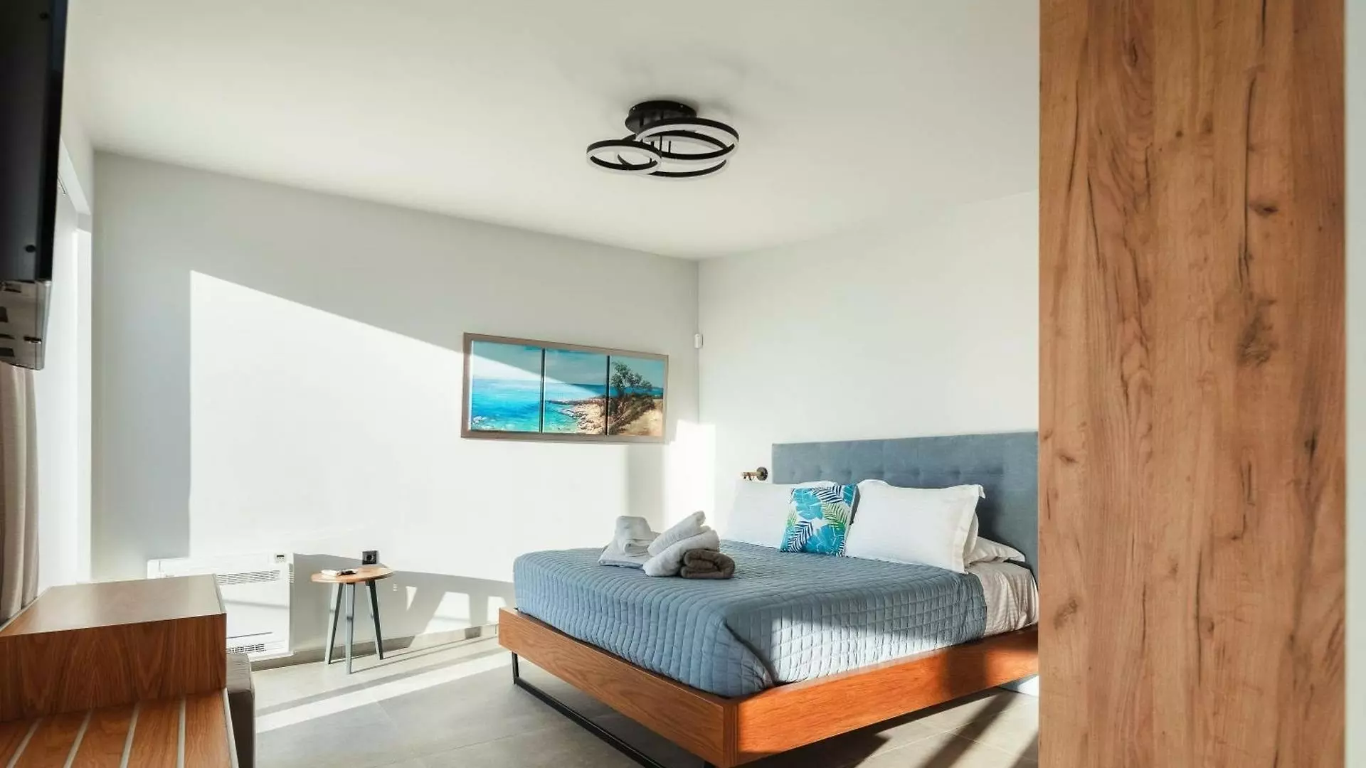 Novel — Contemporary 3-bedroom Villa With Uninterrupted Sea Views