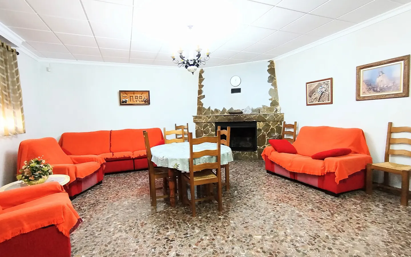 Country House Of 190 M² With A Garden In Yecla, Spain