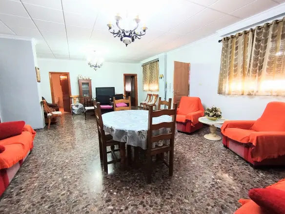 4-bedroom Country House In Yecla, Spain (190 M²)
