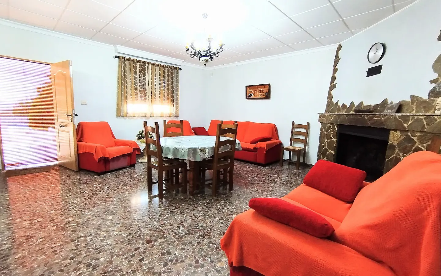 Country House Of 190 M² With A Garden In Yecla, Spain