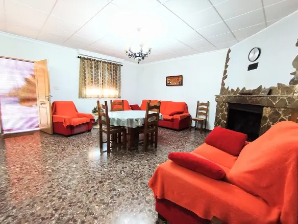 4-bedroom Country House In Yecla, Spain (190 M²)