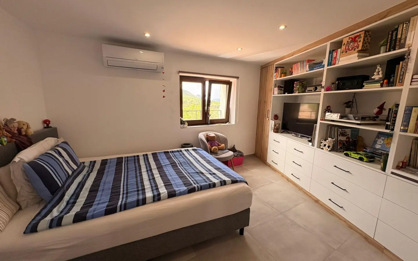 4-bedroom Townhouse In Biar, Spain (321 M²)