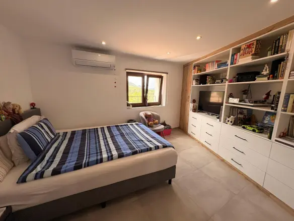 4-bedroom Townhouse In Biar, Spain (321 M²)